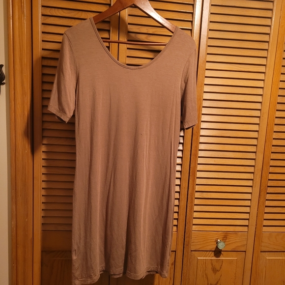 Le Château Tan T-Shirt Dress - Picture 3 of 6